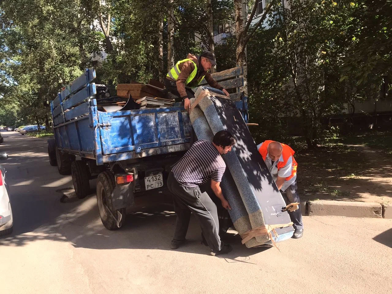Профессиональный вывоз крупногабаритного мусора в Омске в октябре