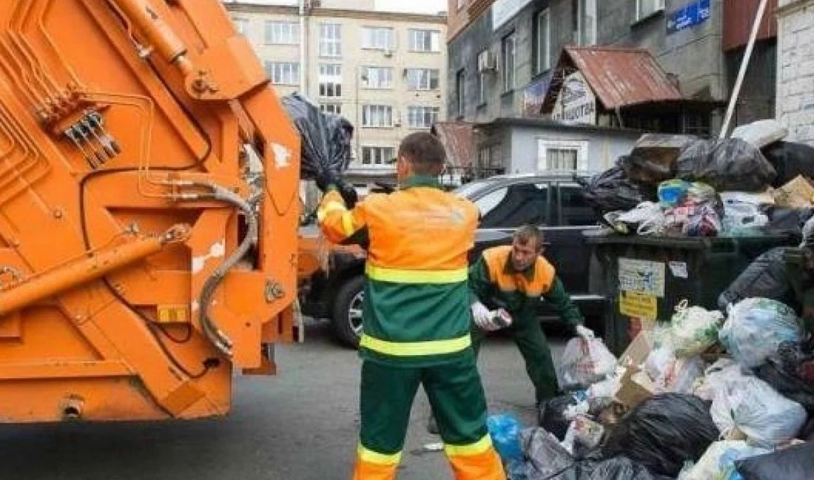Срочный вывоз мусора в Омске от ПроМусор — заказ день в день от 2955 руб., грузчики, цена