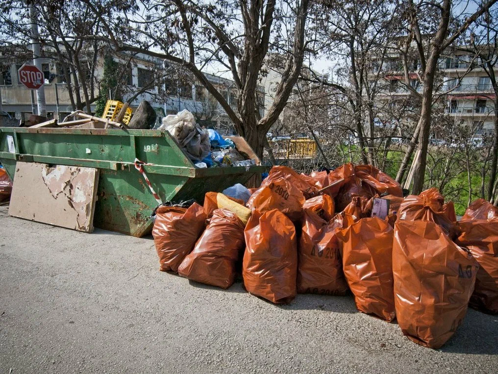 Круглосуточный вывоз мусора в Омске в октябре