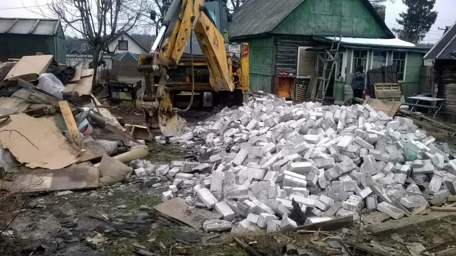Вывоз мусора после сноса здания в Омске от ПроМусор – цена от 5185 руб., утилизация и уборка стройотходов
