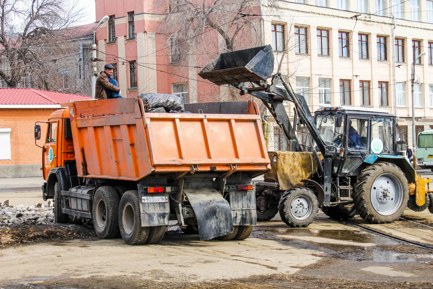 Вывоз мусора Камазом в Омске – аренда и заказ Камаза 10 тонн от 2437 руб. в ПроМусор