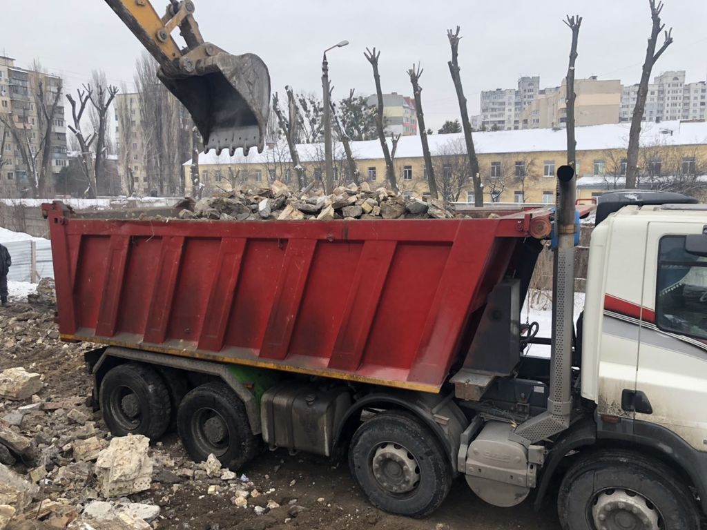 Вывоз мусора Камазом в Омске в октябре