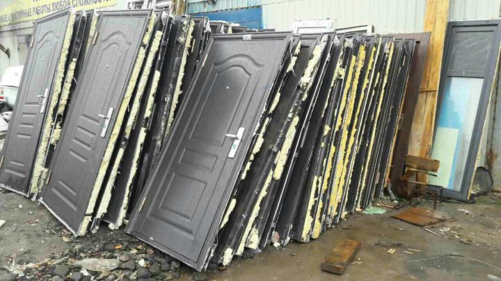 Вывоз металлических дверей с утилизацией в Омске в октябре