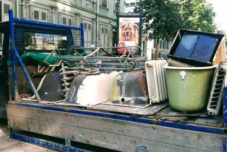 Вывоз старой сантехники в Омске от ПроМусор: быстро, недорого от 570 руб., утилизация и грузчики