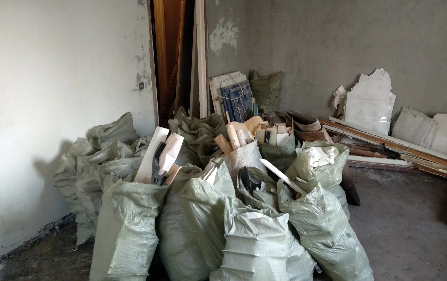 Уборка строительного мусора с вывозом и утилизацией в Омске в октябре