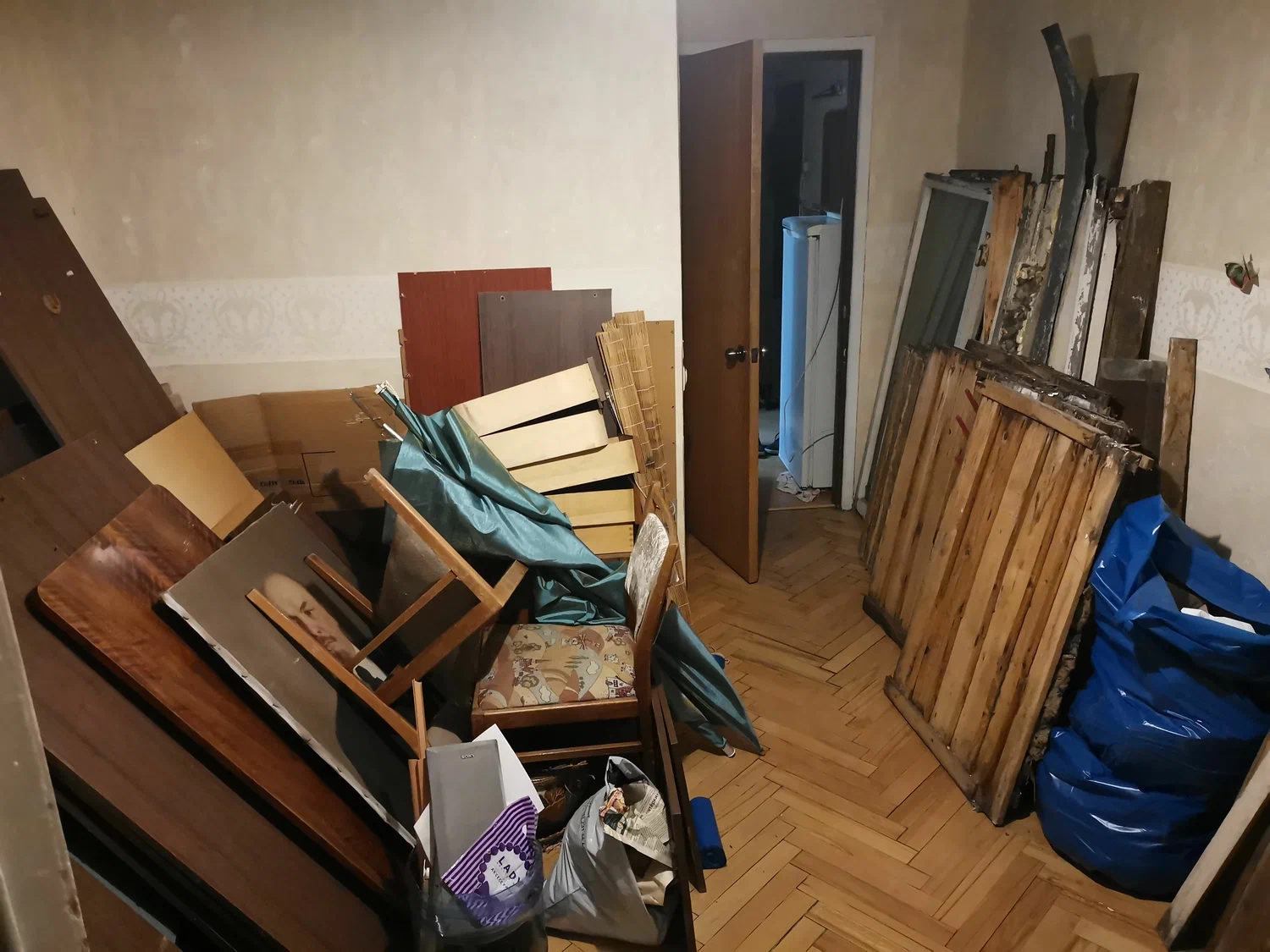 Демонтаж мебели с вывозом и утилизацией в Омске в октябре