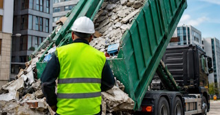 Вывоз строительного мусора в Омске: услуги лицензированной компании — ПроМусор
